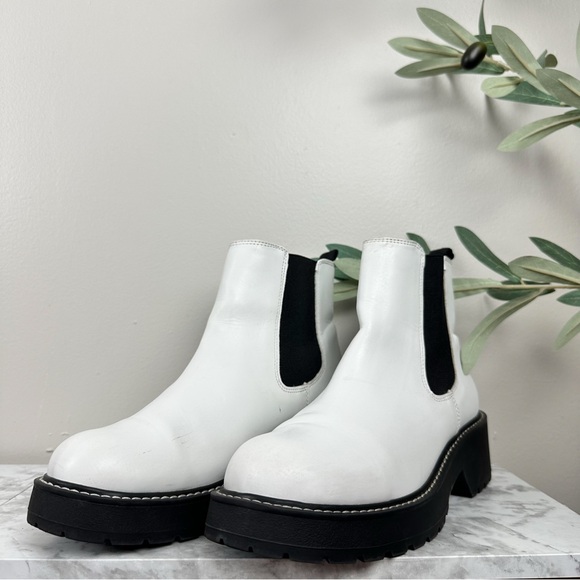 MADDEN GIRL Cindyy Chelsea Chunky Lug Boot White Sz 7.5 - Picture 5 of 10